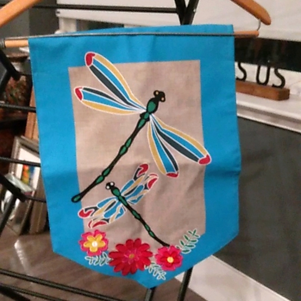 Bright dragonfly flag - Picture 2 of 3